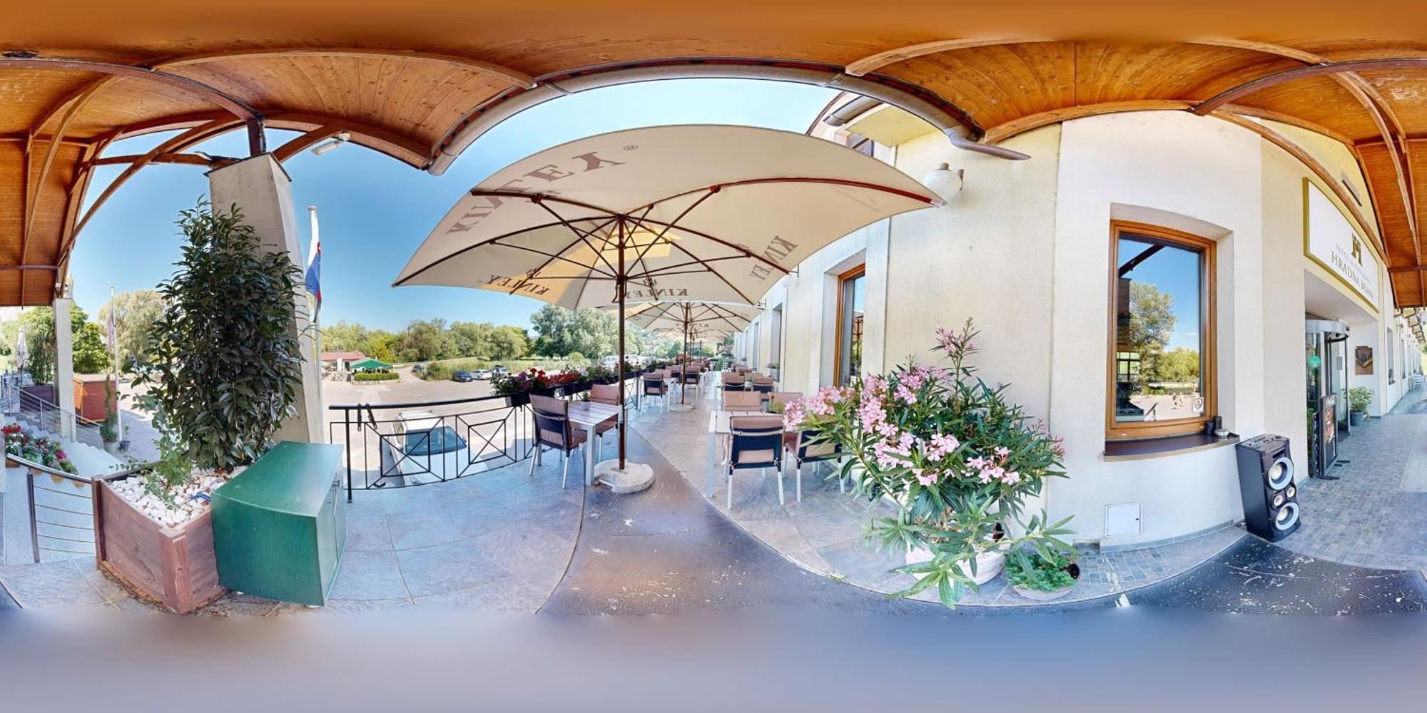 Hotel Hradna Brana Братислава Экстерьер фото